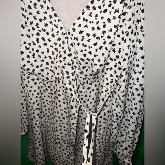All In Favor Chic Black and Cream Polka Dot Wrap Dress size Small - Picture 4 of 7